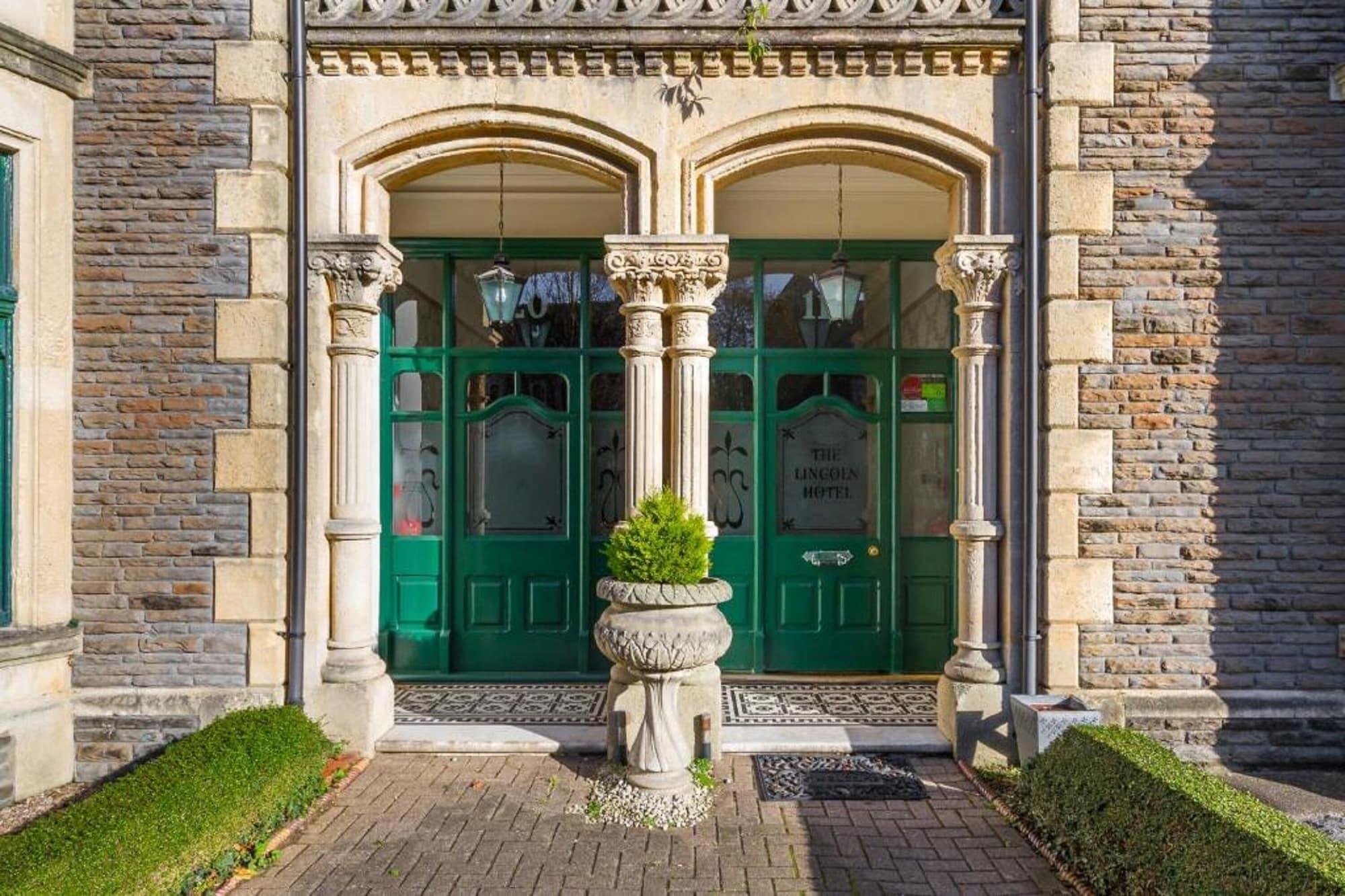 Vista Exterior Lincoln House Hotel