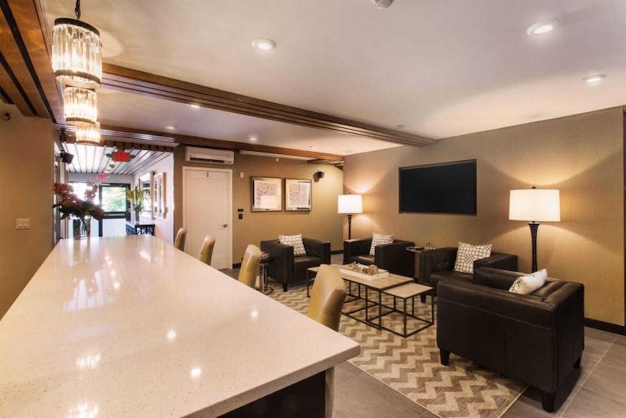 Vista Lobby Fathoms Hotel & Marina