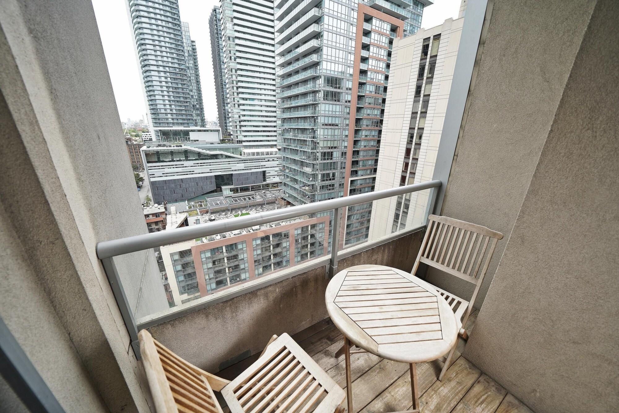 Vista Exterior King West Prime Suites