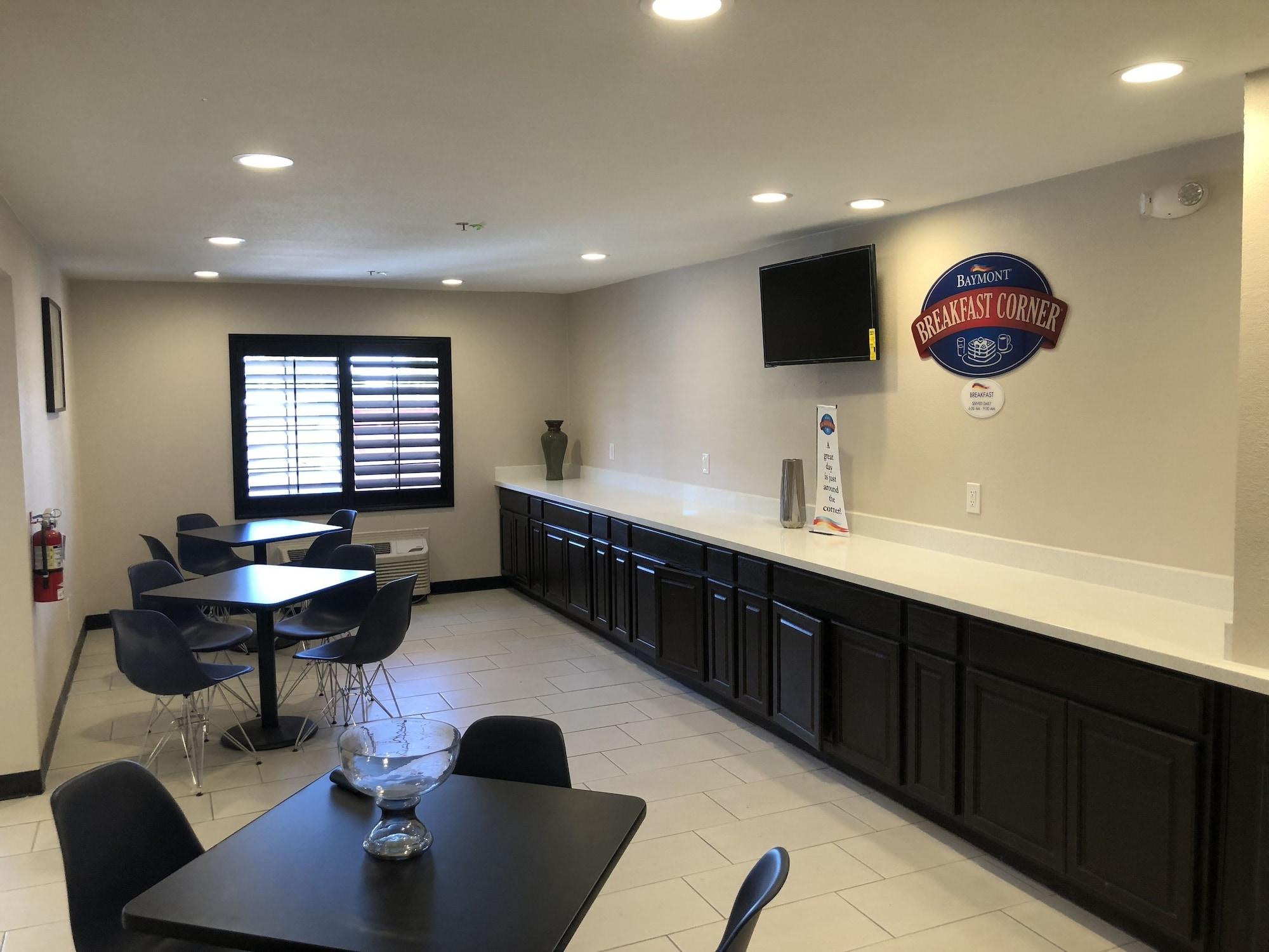 Restaurant Baymont by Wyndham Phoenix I-10 near 51st Ave