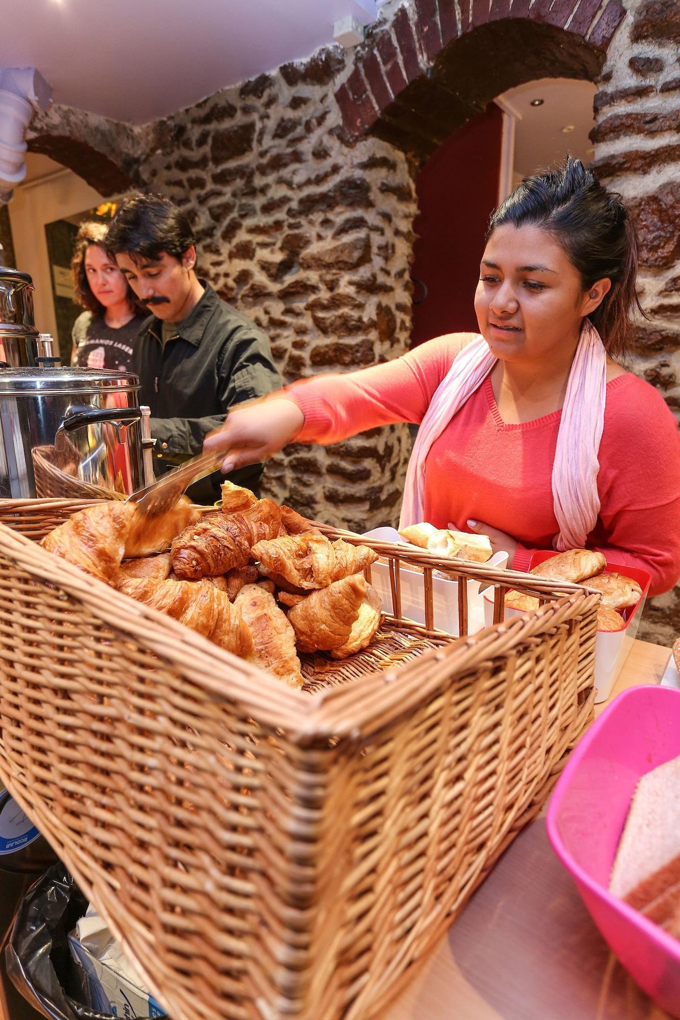 Restaurant Le Montclair Montmartre by River - Hostel