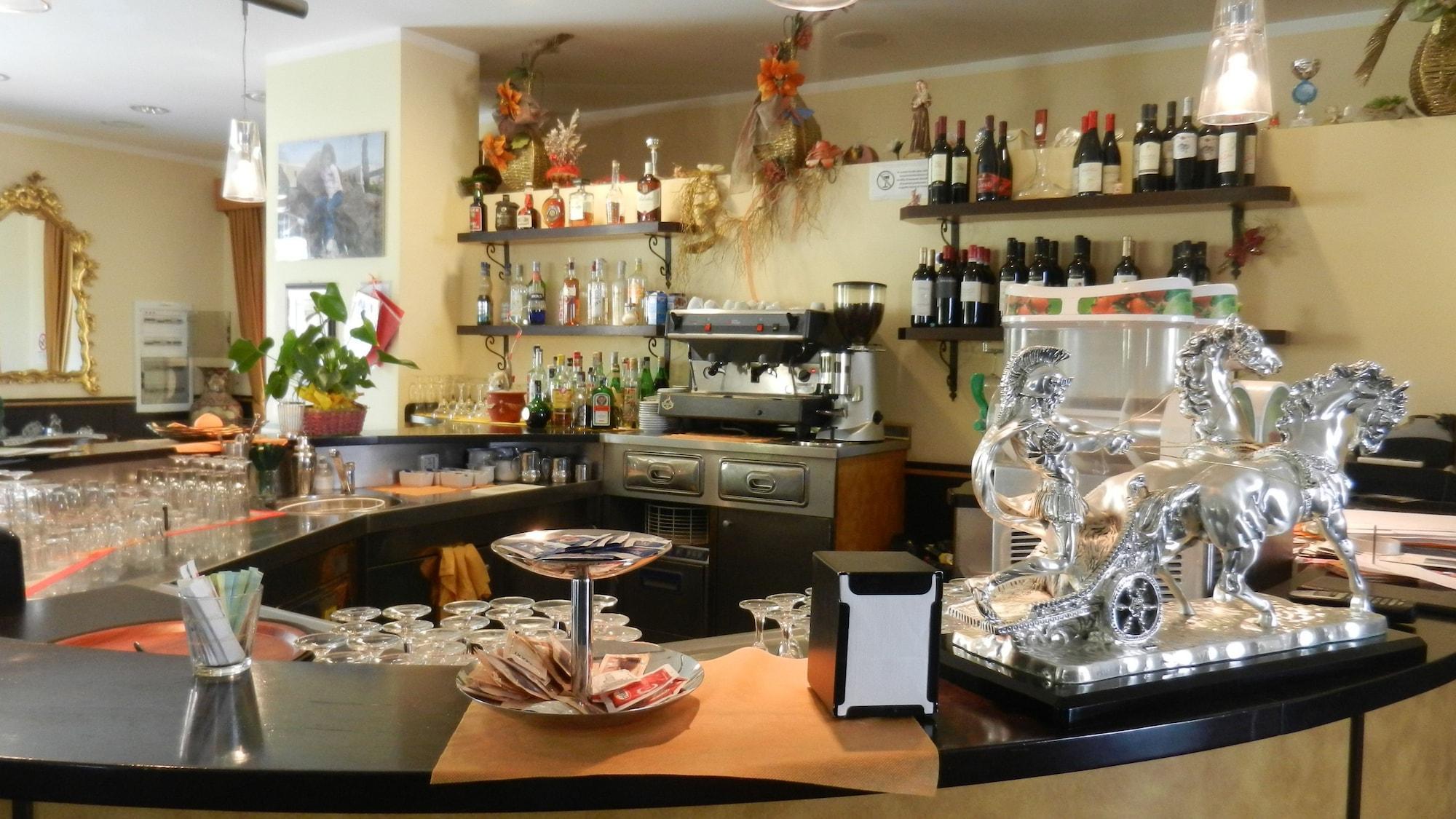 Bar/Salón Eolian Residence