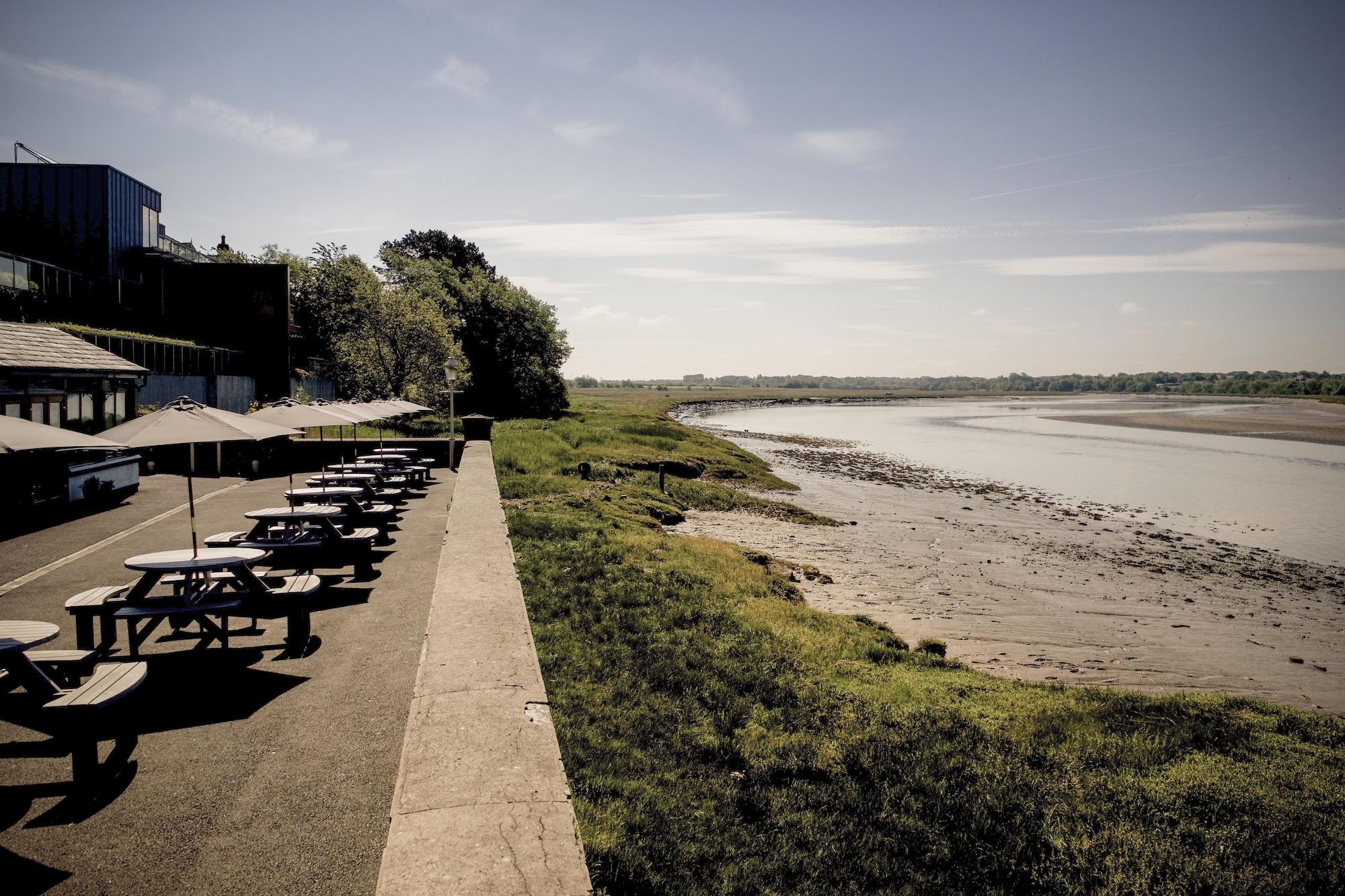 Vista Exterior Shard Riverside Hotel, Bar & Restaurant