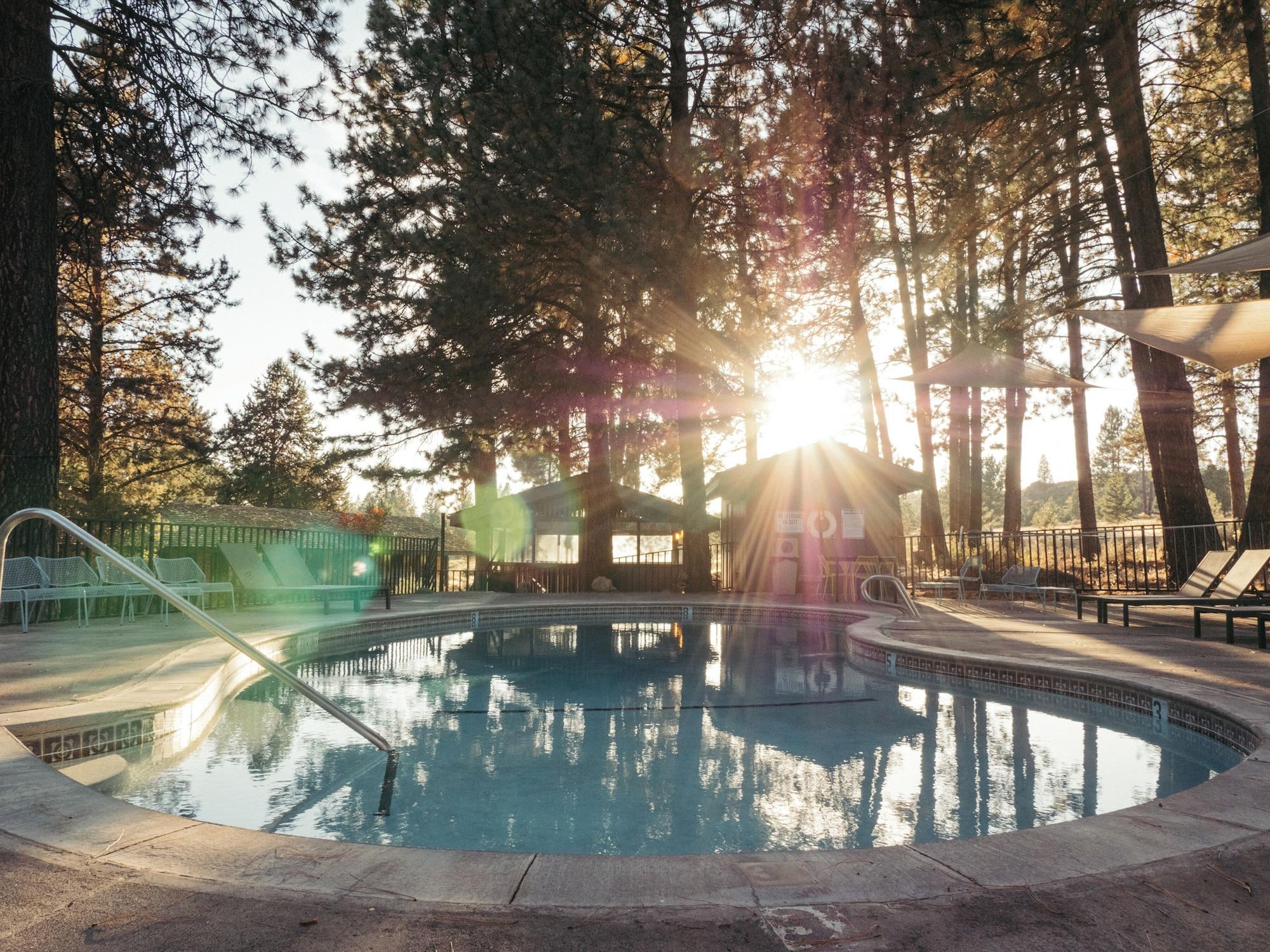 Vista Piscina LOGE Bend
