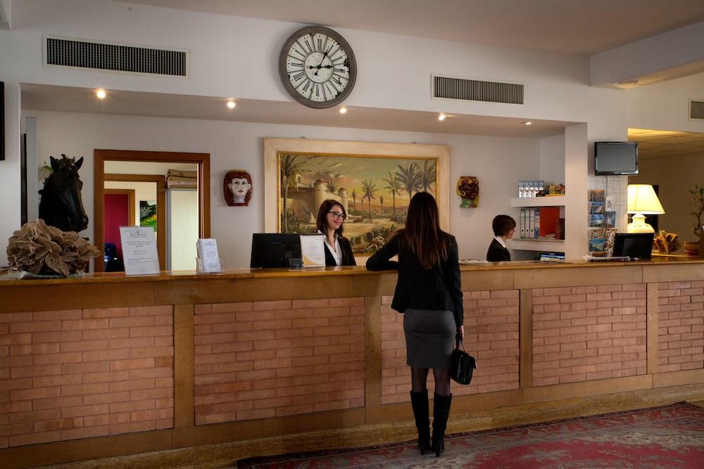 Vista Lobby Baglio Basile Hotel