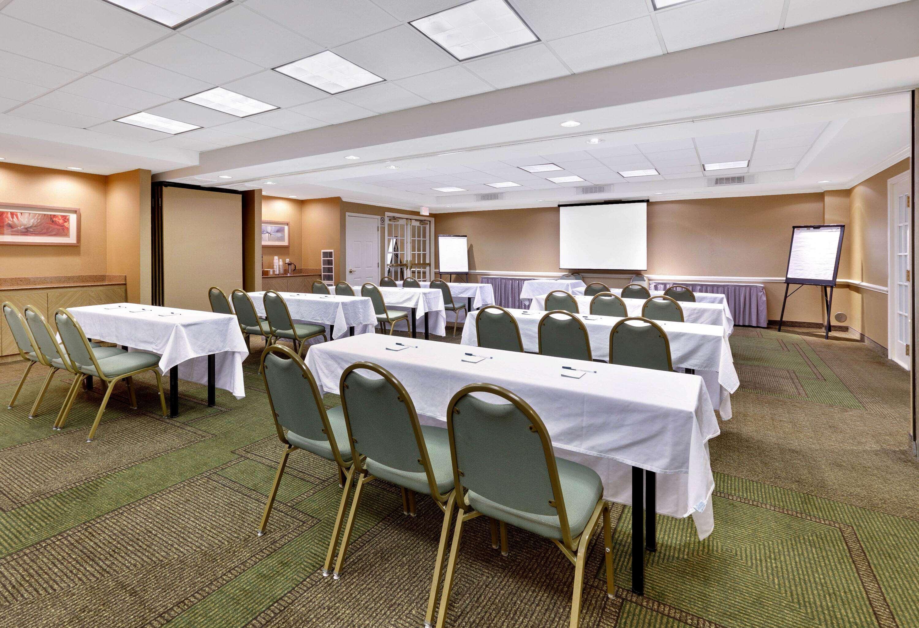 Centro de Negocios La Quinta DFW Airport North / Irving