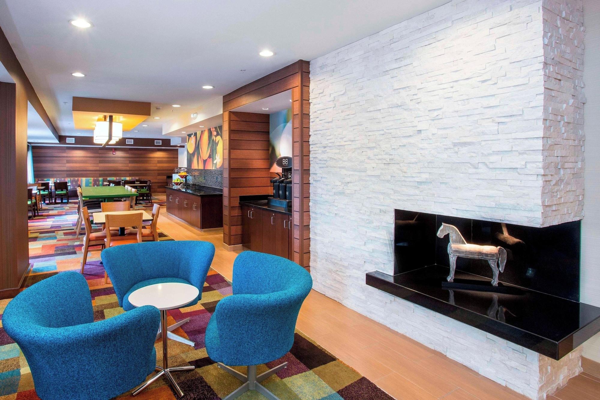Vista Lobby Fairfield Inn & Suites Dayton South