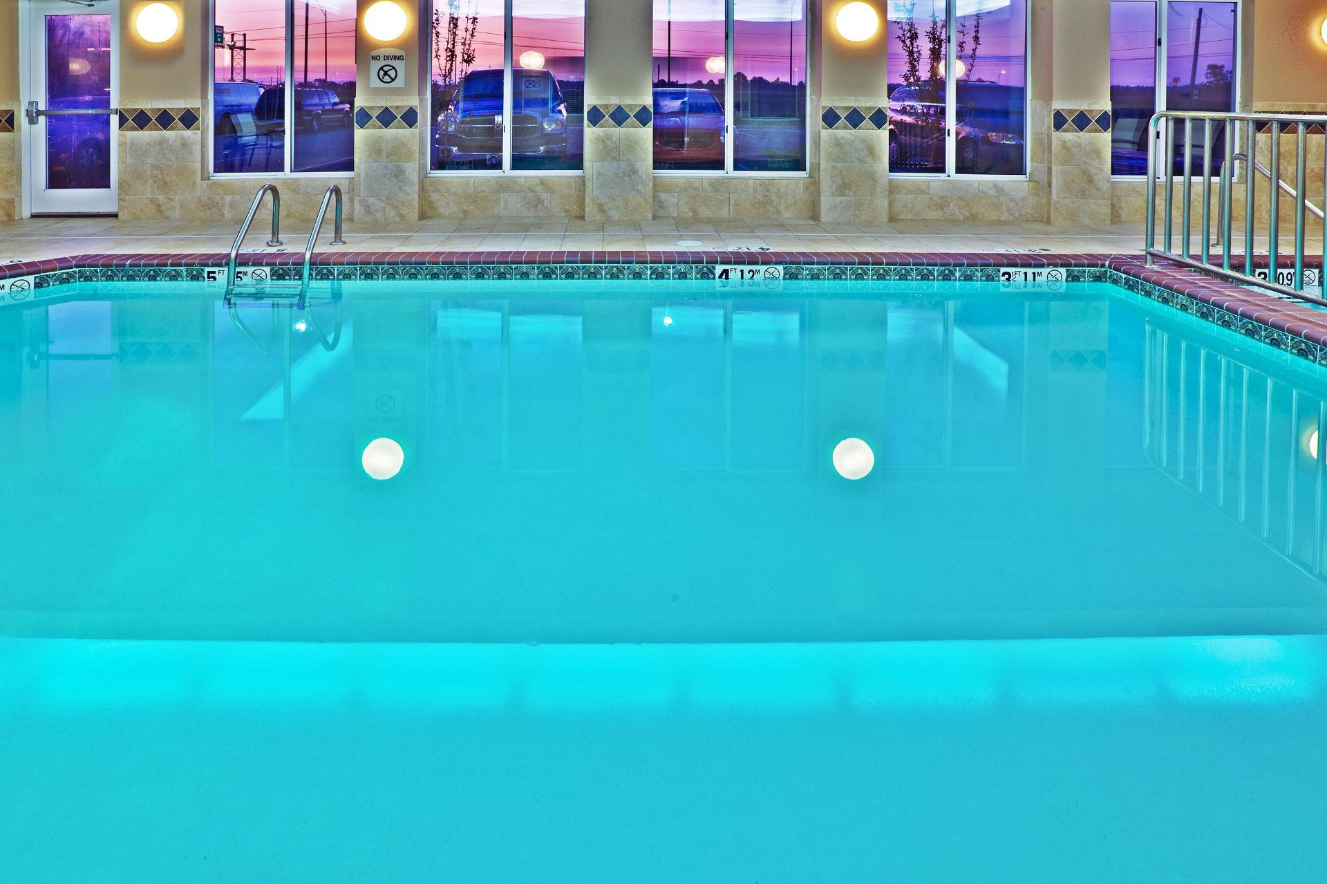 Vista Piscina Holiday Inn Express Hotel and Suites Miami