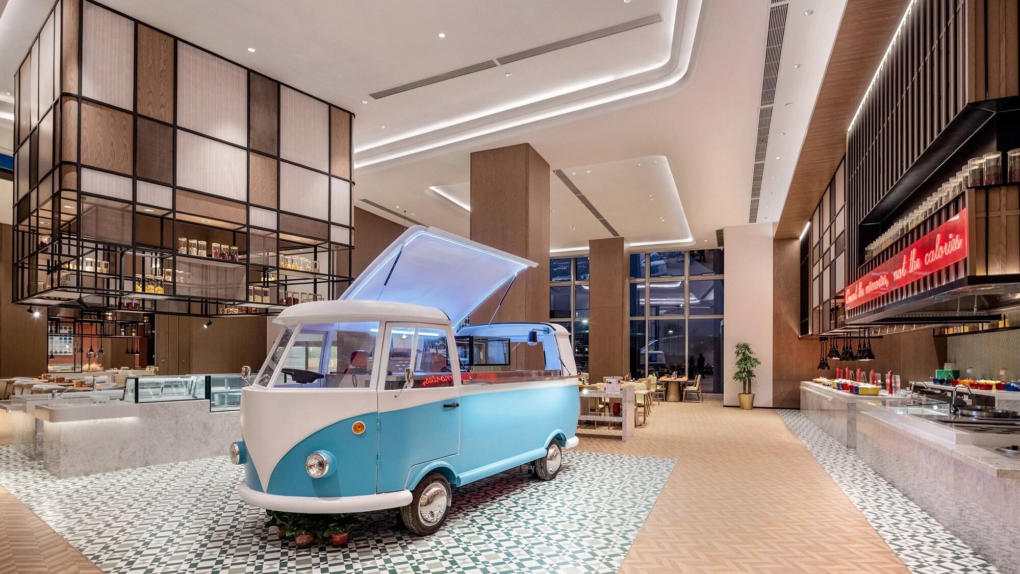 Restaurant Holiday Inn Hotel & Suites Wuhan New City by IHG