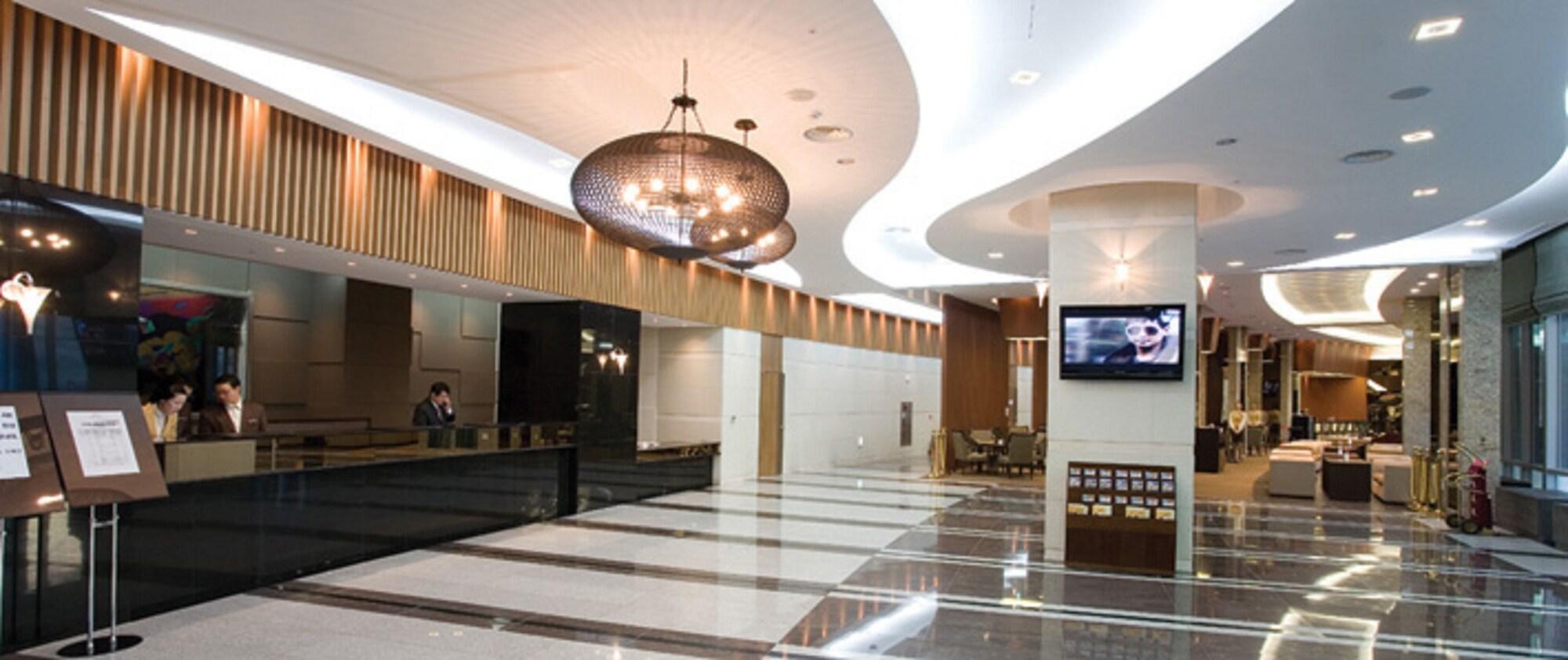 Vista Lobby Mayhills Resort