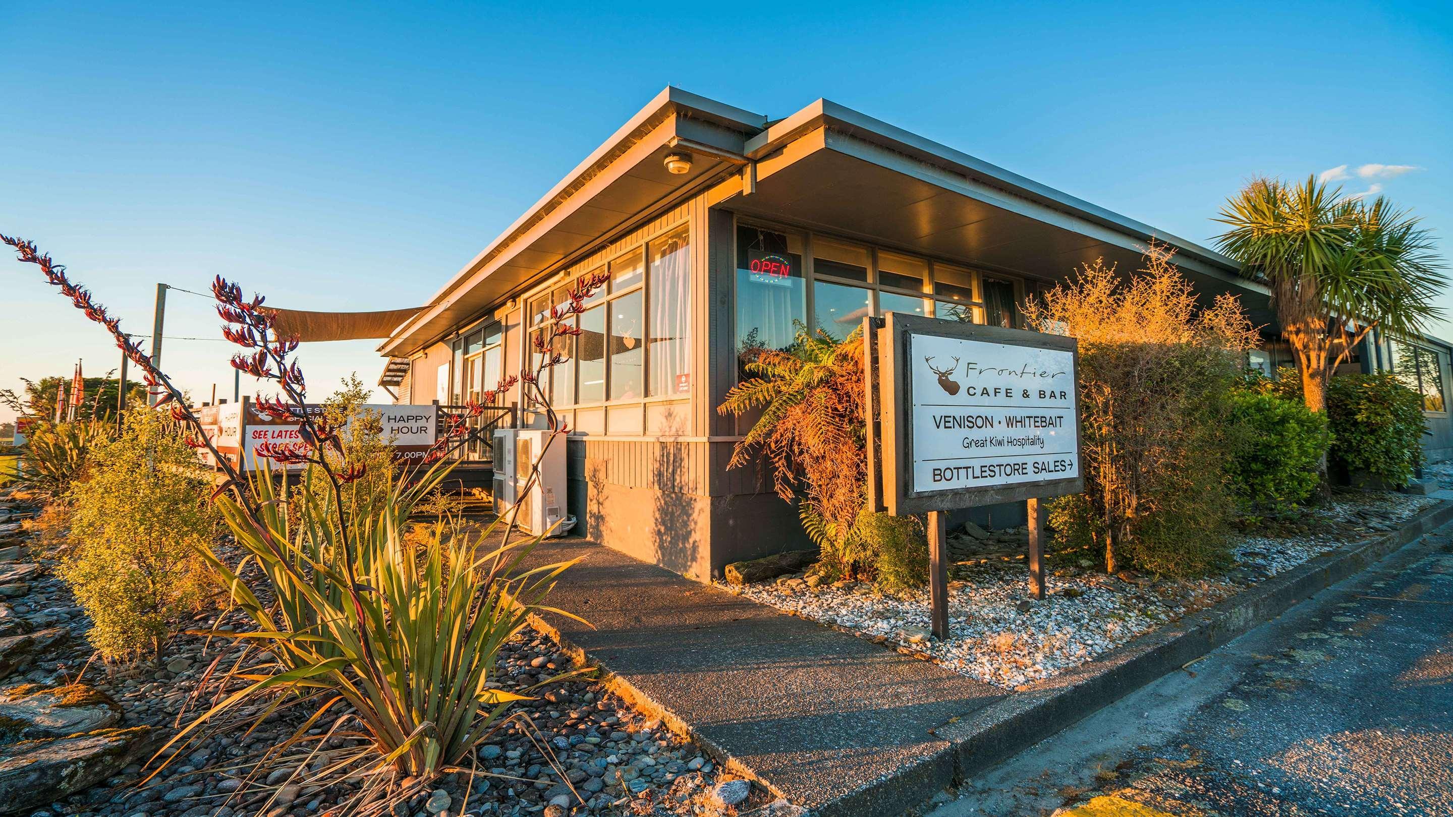 Bar/Salón Heartland Hotel Haast