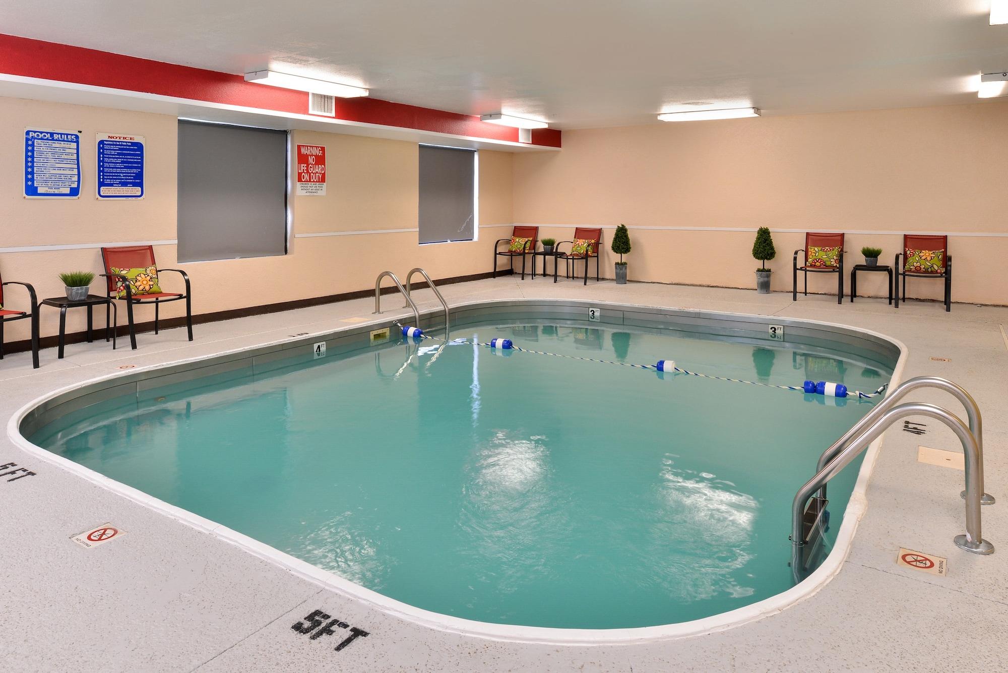 Vista Piscina Quality Inn & Suites Brandenburg - Fort Knox