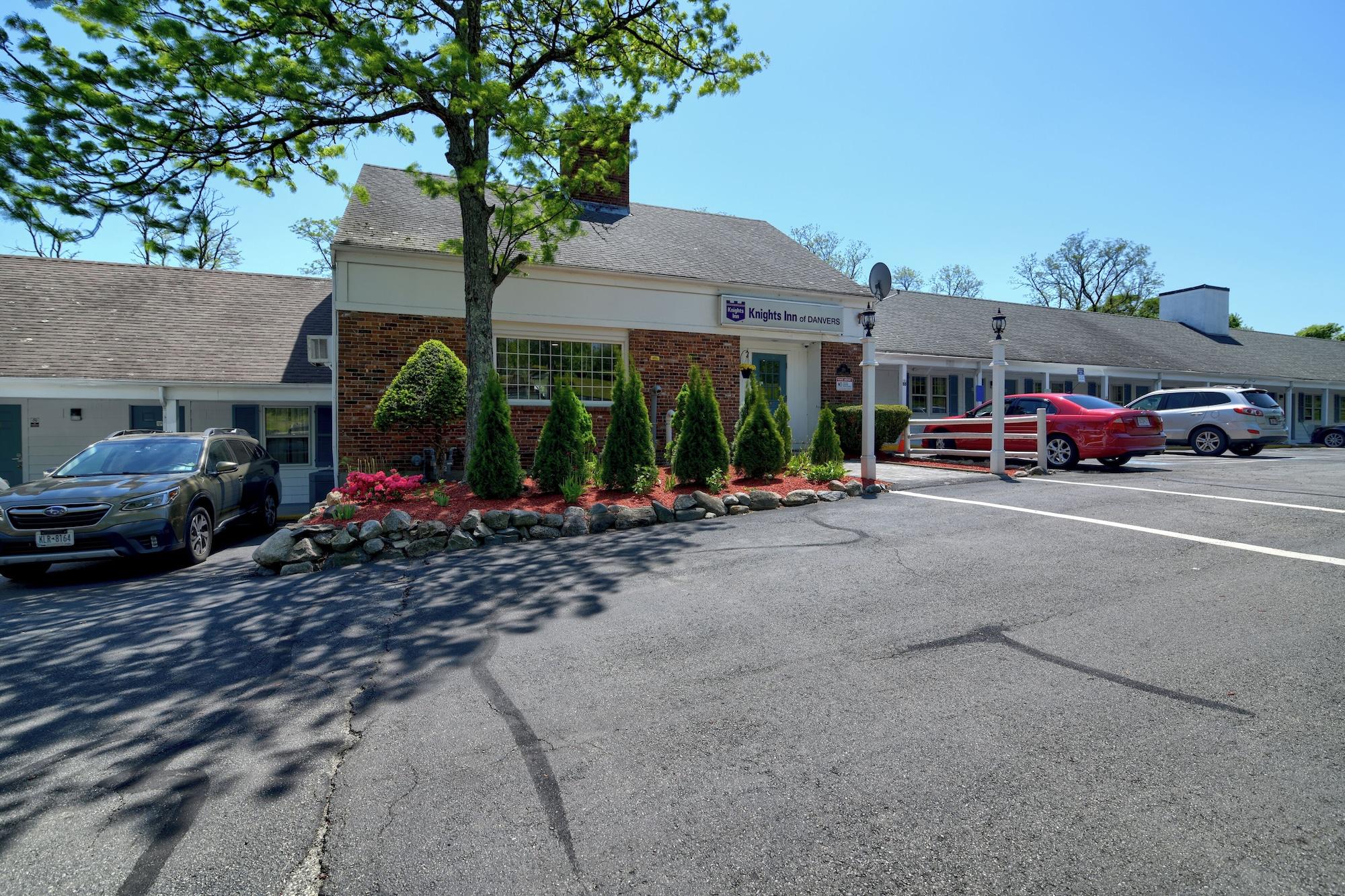 Vista Exterior Knights Inn Danvers