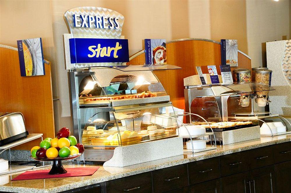 Restaurant Holiday Inn Express & Suites Delafield by IHG