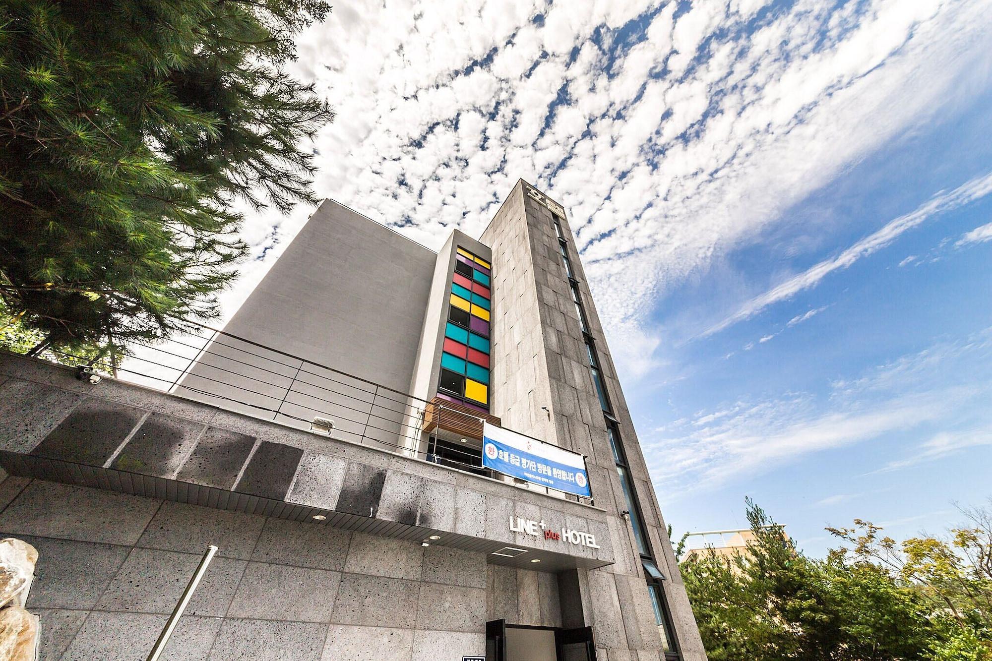 Vista Exterior Line Plus Hotel