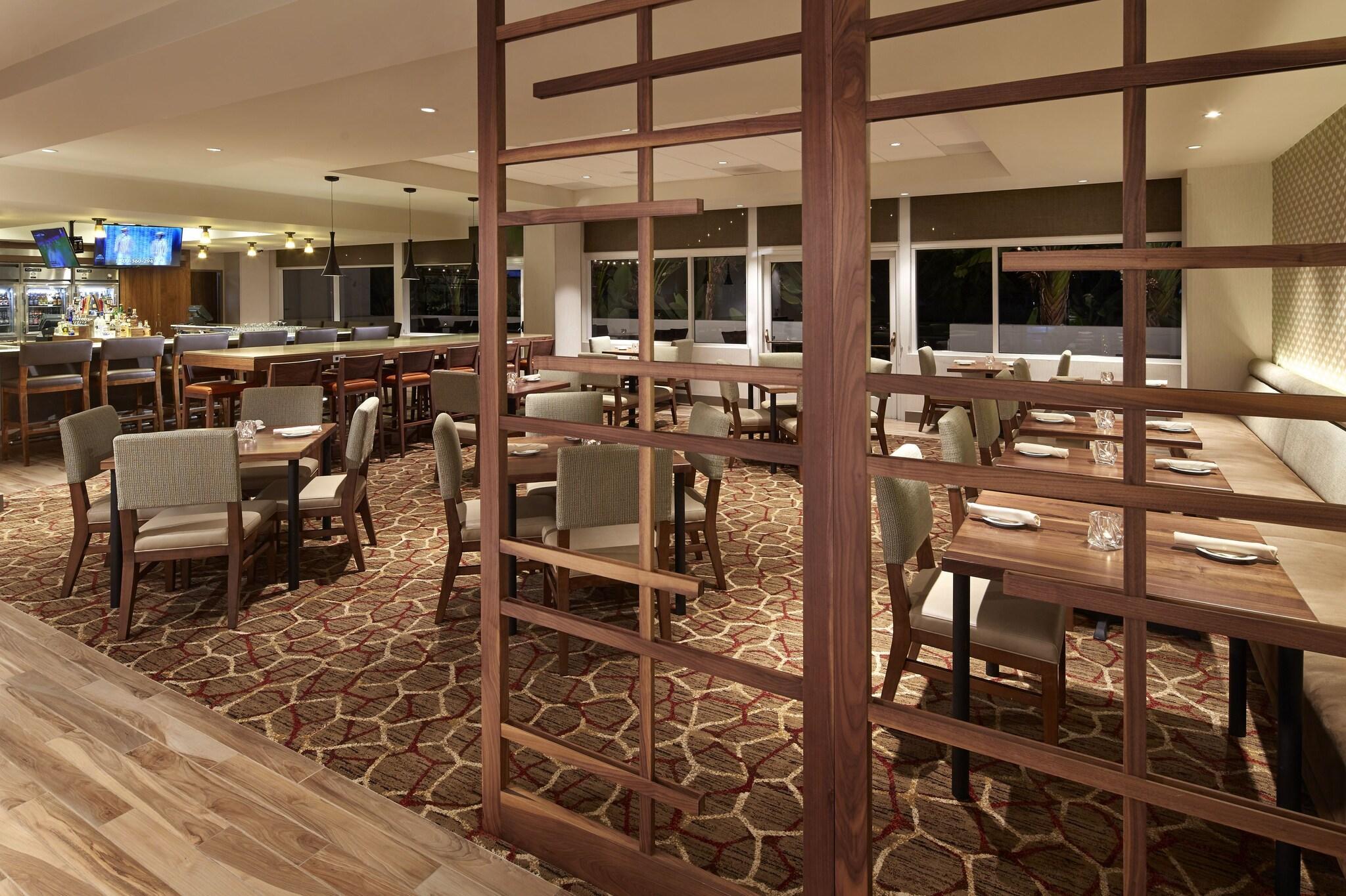 Restaurant DoubleTree by Hilton LAX - El Segundo