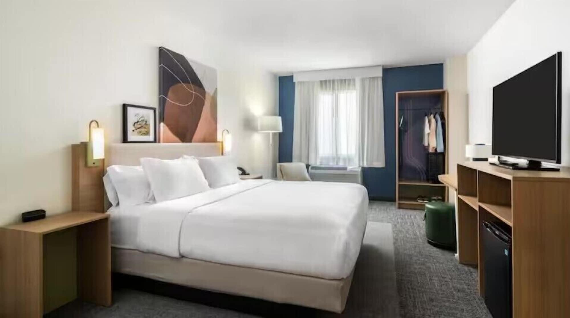 Varios Spark by Hilton Galveston