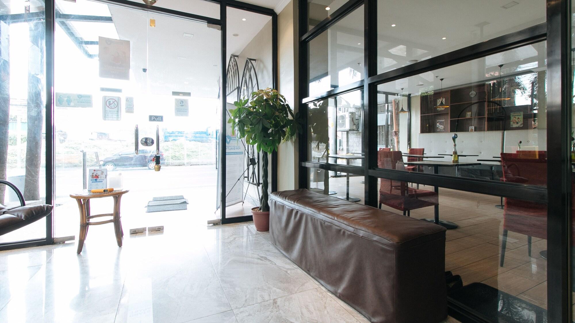 Vista Lobby RedDoorz Plus Near Bamboo Organ Las Piñas