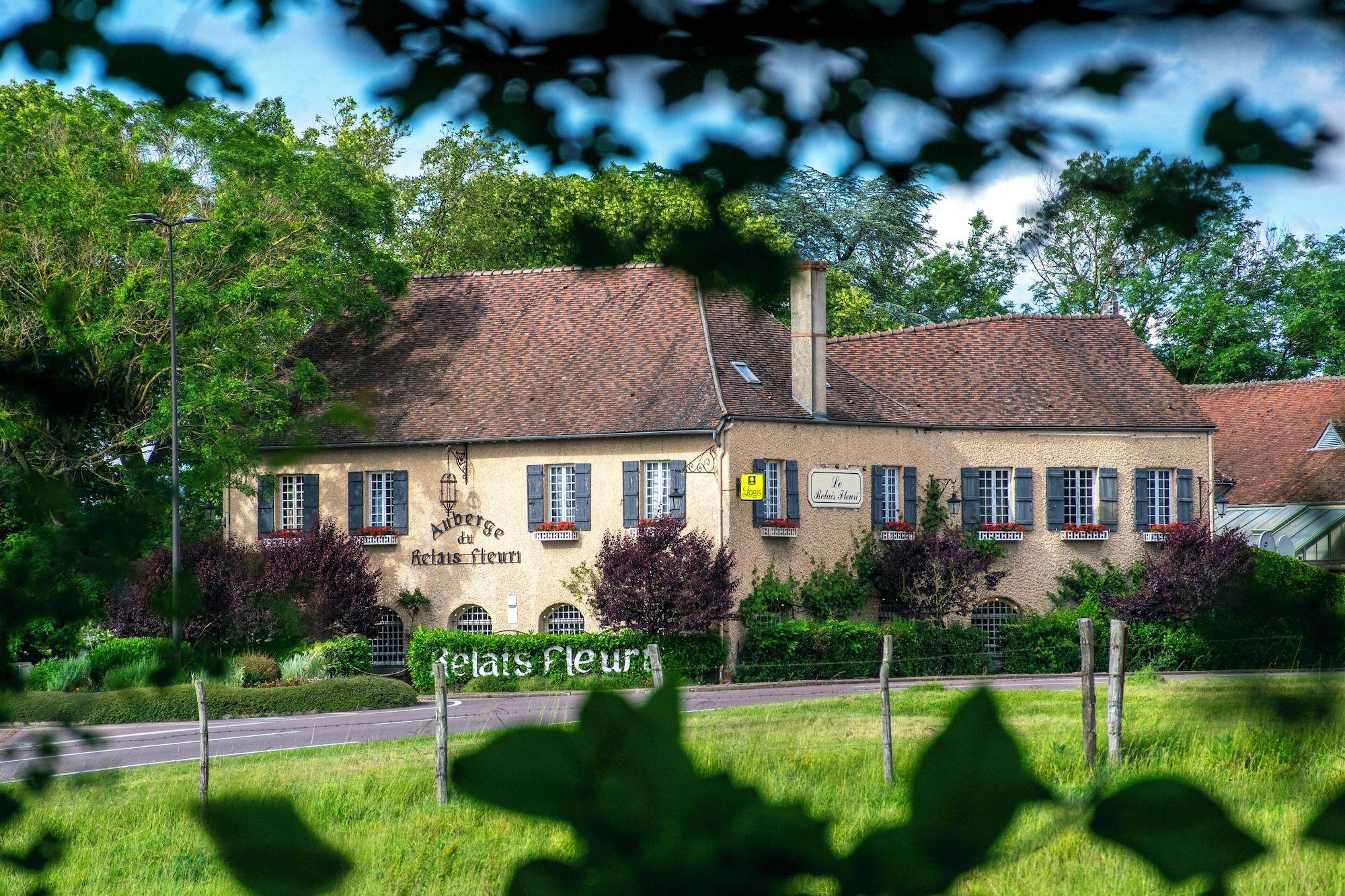 Varios Le relais fleuri, Hôtel et restaurant Logis - Avallon
