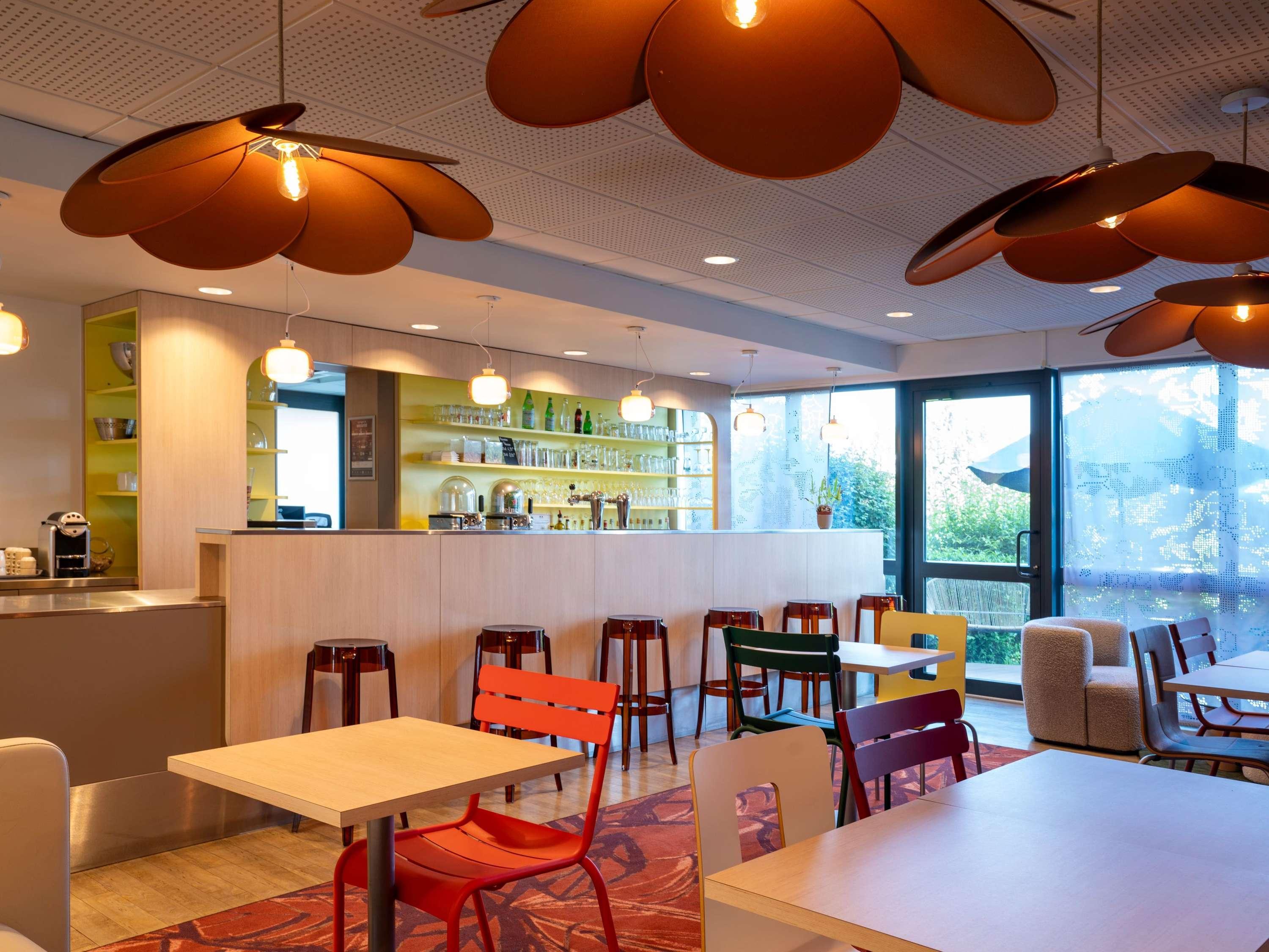 Bar/Salón ibis Styles Gueret