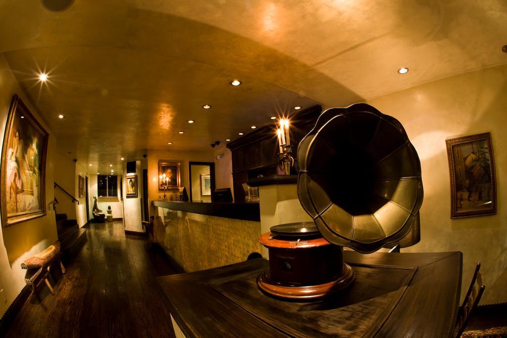 Vista Lobby Petit Ermitage