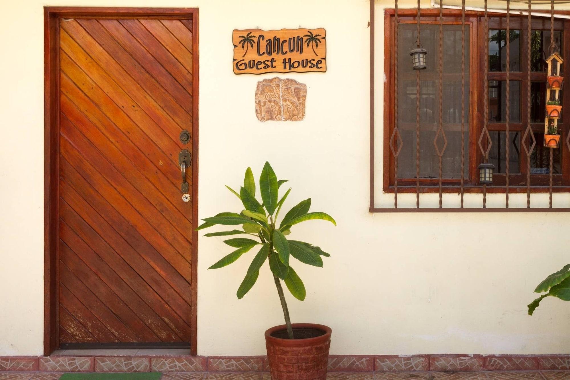 Varios Room in B&B - Cancun Guest House 3 Near Ado bus Terminal and 25 min From-to Airport by Shuttle