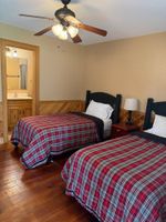 Alquiler Vacacional - Room 1 & 2 - Charming 12-bedroom hotel with WiFi and AC in Twin City, GA.