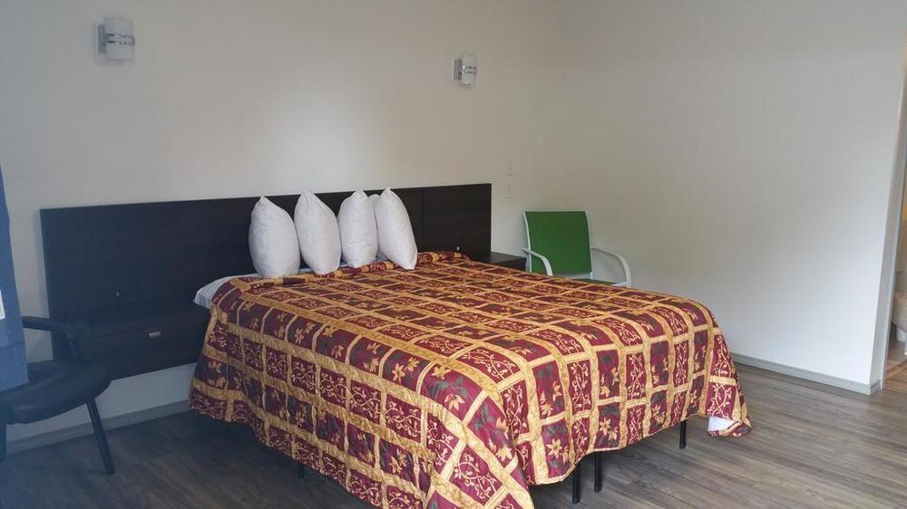 Varios Catalina Motel