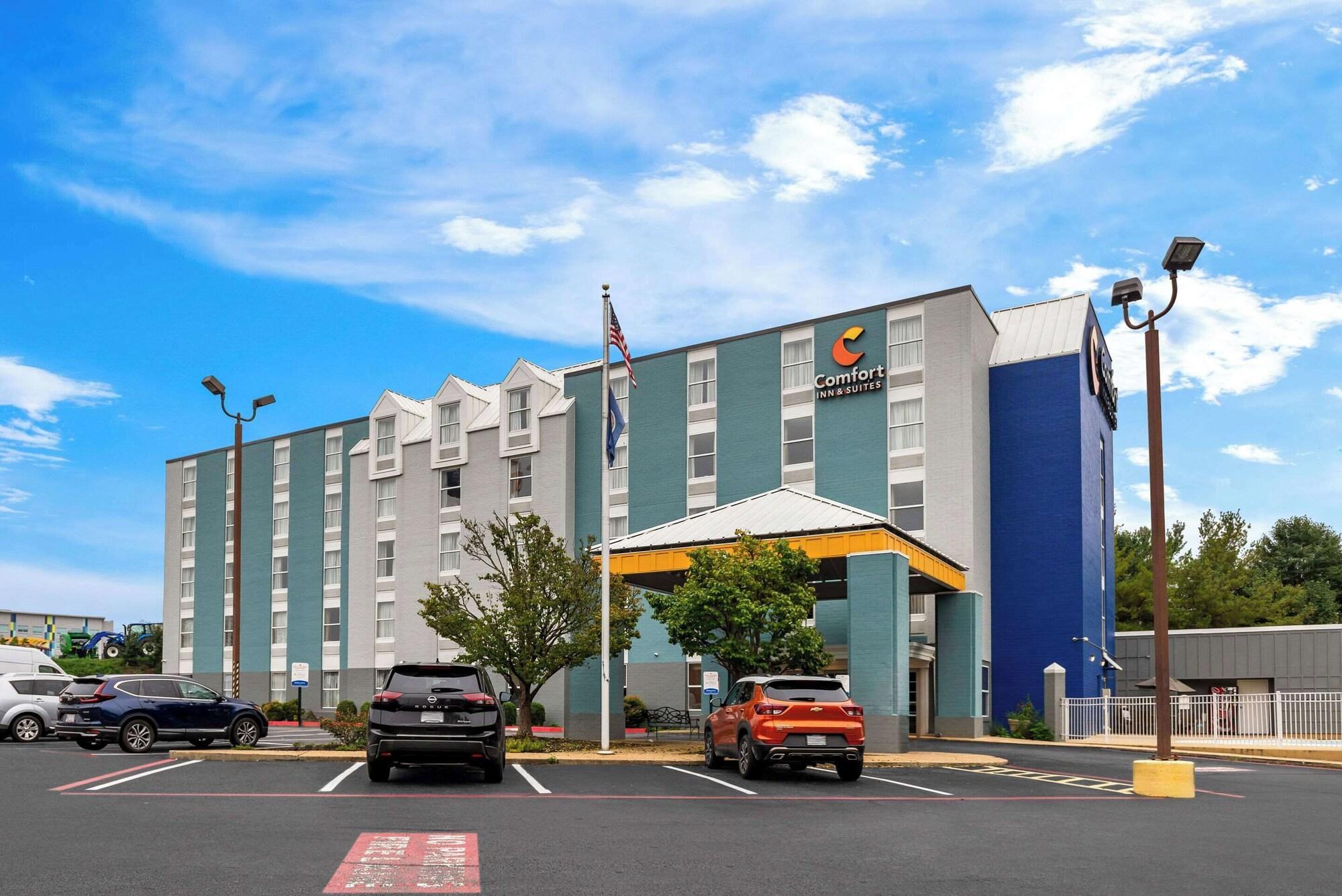 Varios Comfort Inn & Suites