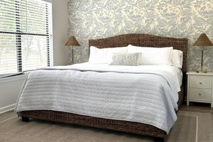 Alquiler Vacacional - Great Location-Close to Everything. Adorable 3 BD/3 Bath Cottage with Pool!