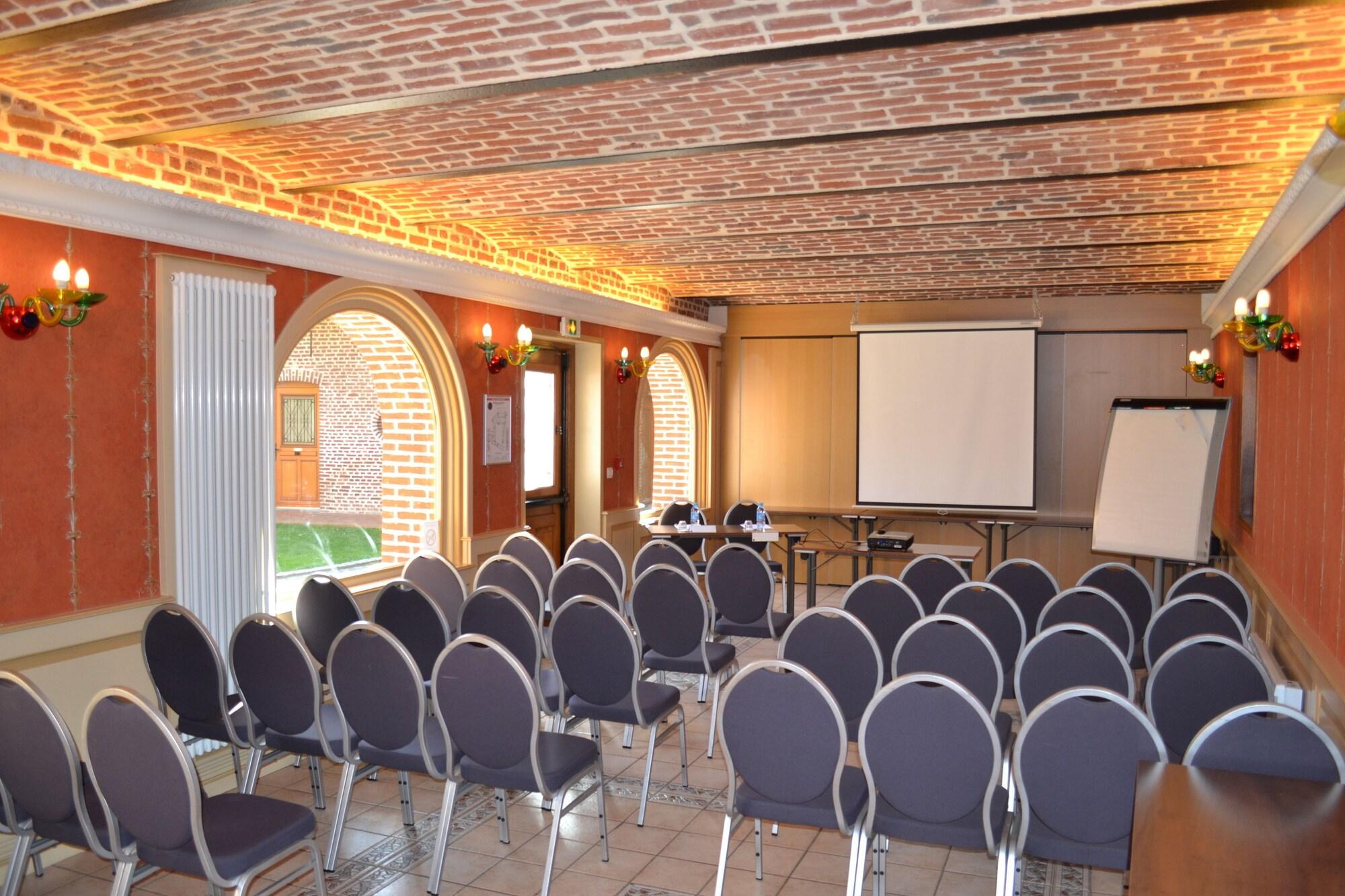 Sala de Reuniones Le Domaine des Cigognes