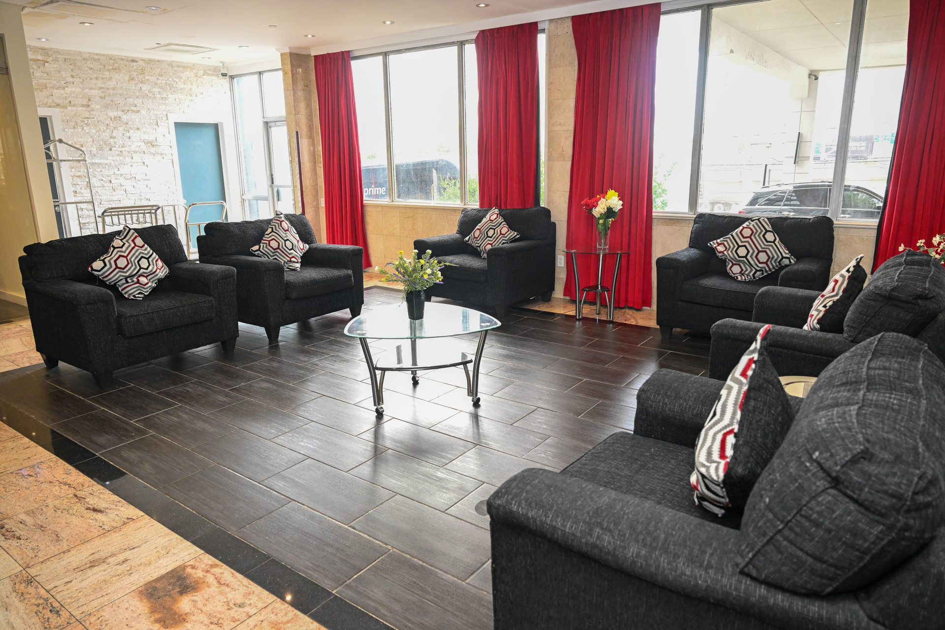 Vista Lobby Garner Hotel North Bergen - NYC Gateway by IHG