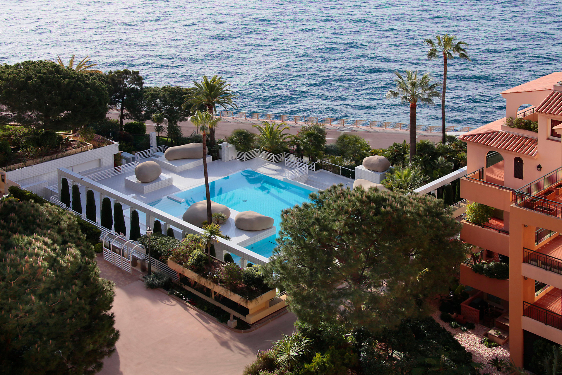 Vista Piscina Columbus Hotel Monte-Carlo, Curio Collection by Hilton