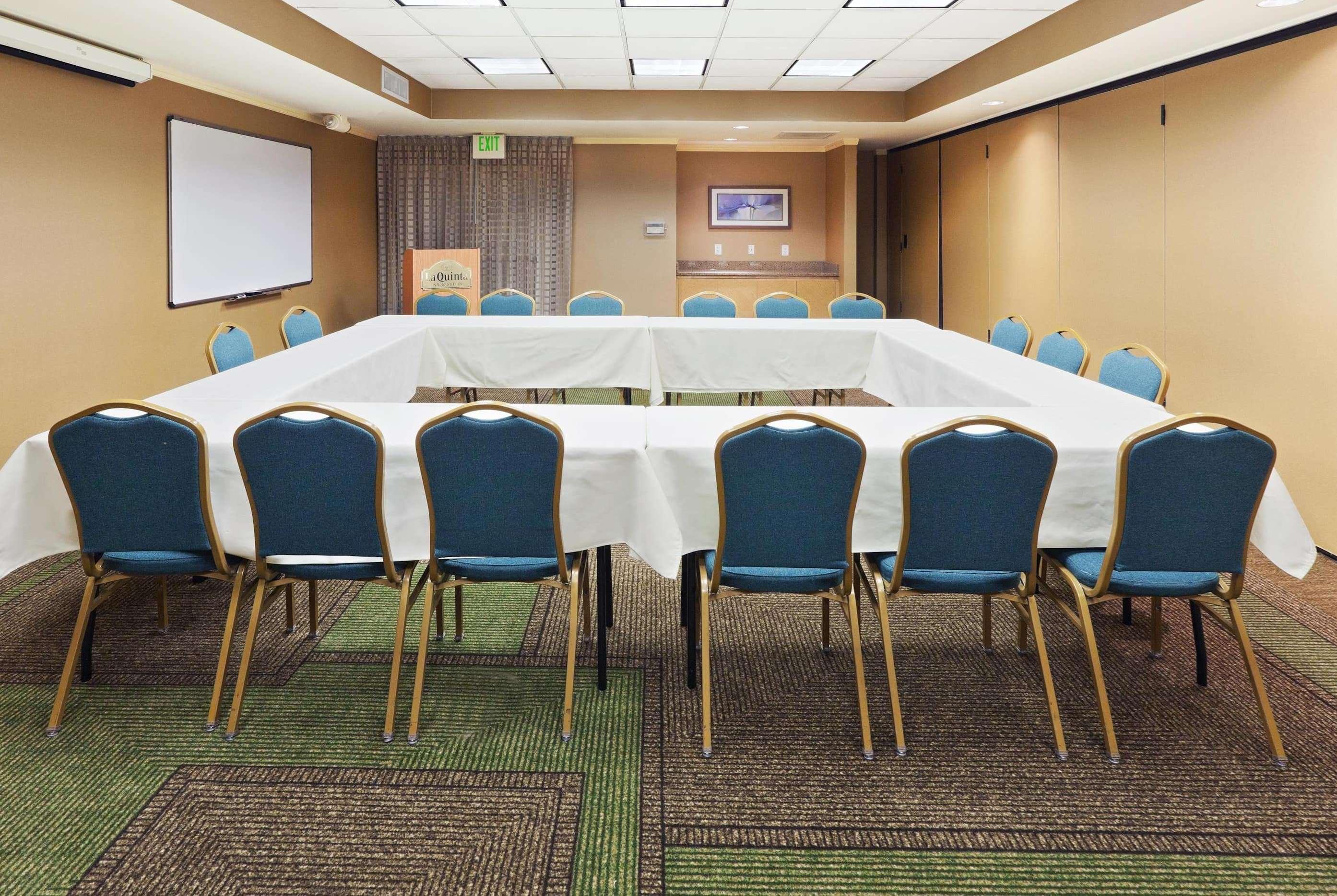 Vista Exterior La Quinta Inn & Suites by Wyndham Houston Bush IAH