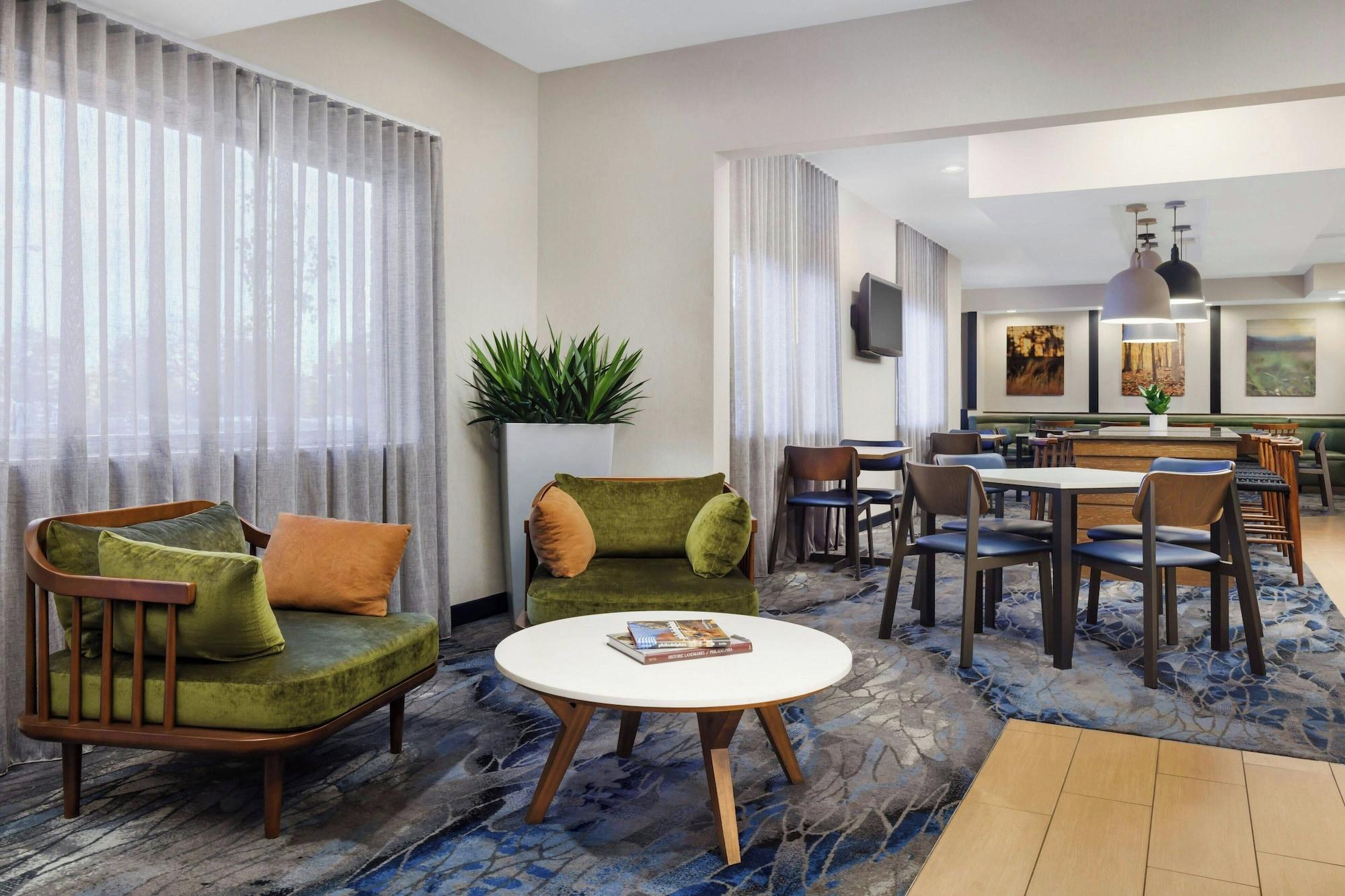 Vista Lobby Fairfield Inn by Marriott Philadelphia Airport