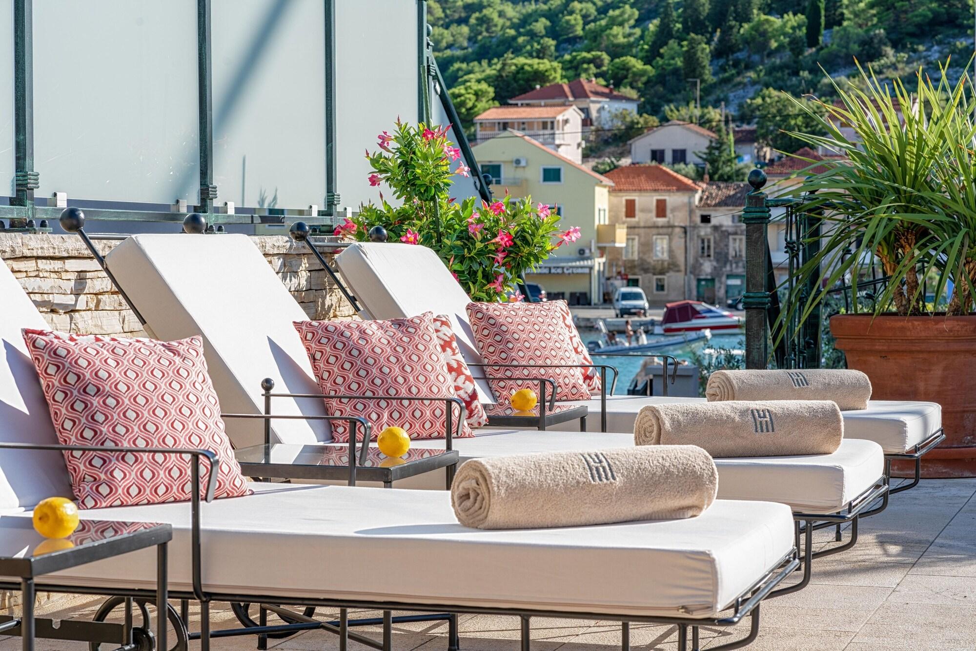 Vista Exterior Heritage Hotel Tisno
