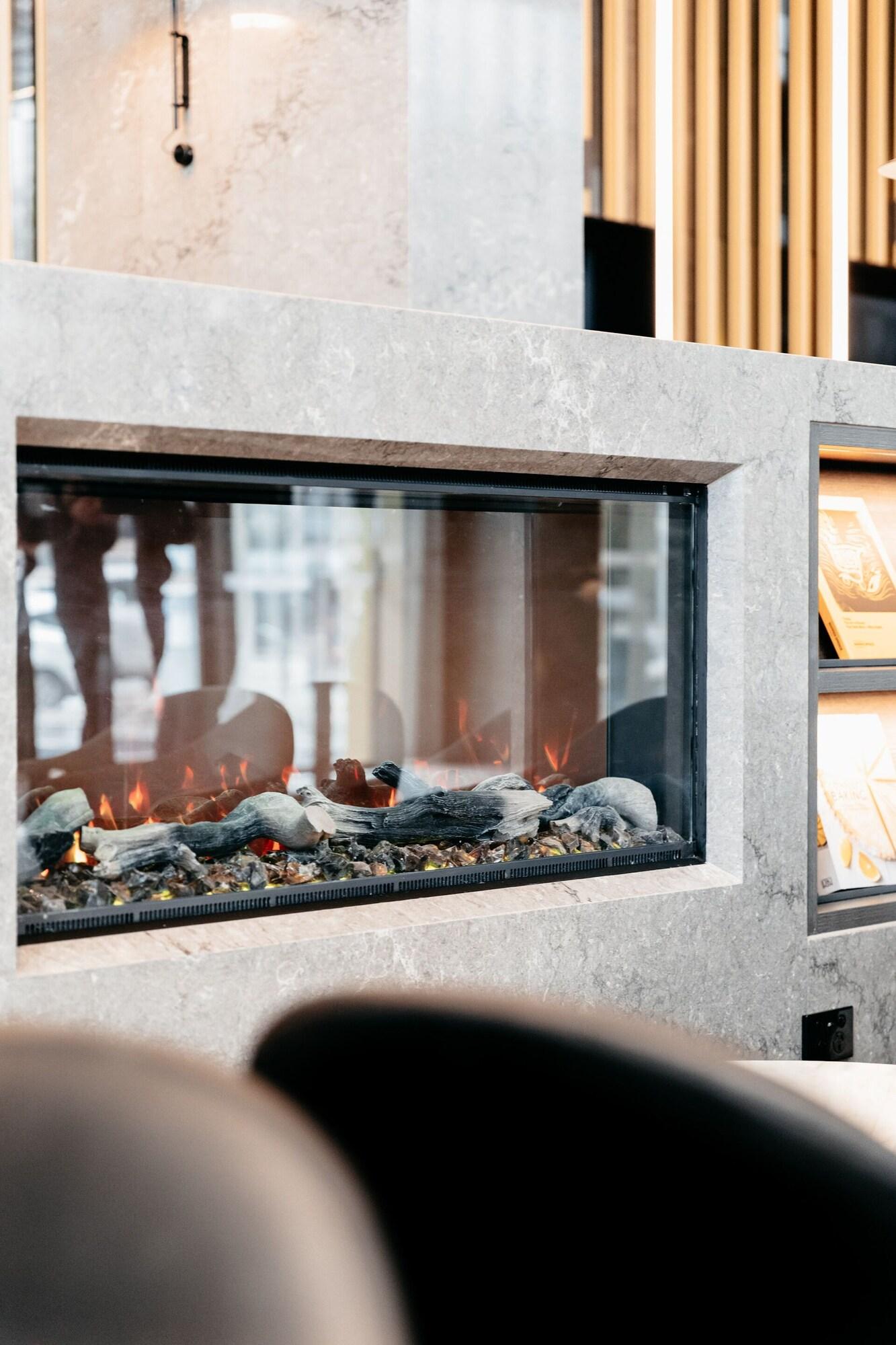 Vista Lobby Meriton Suites Canberra