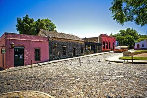 Actividad - Paseo día completo a Colonia del Sacramento con café en el Hotel Nirvana