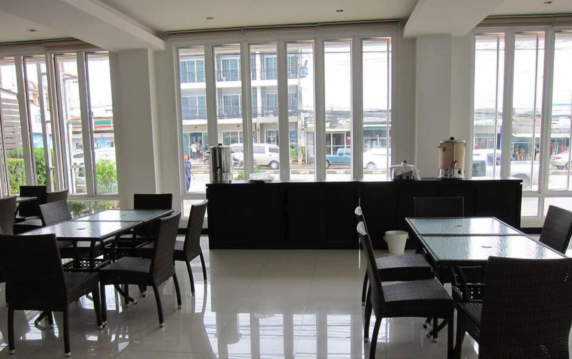 Restaurant The White Pearl Hotel