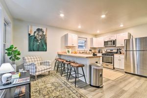 Alquiler Vacacional - Stylish Retreat w/ Yard < 5 Mi to MSU Campus