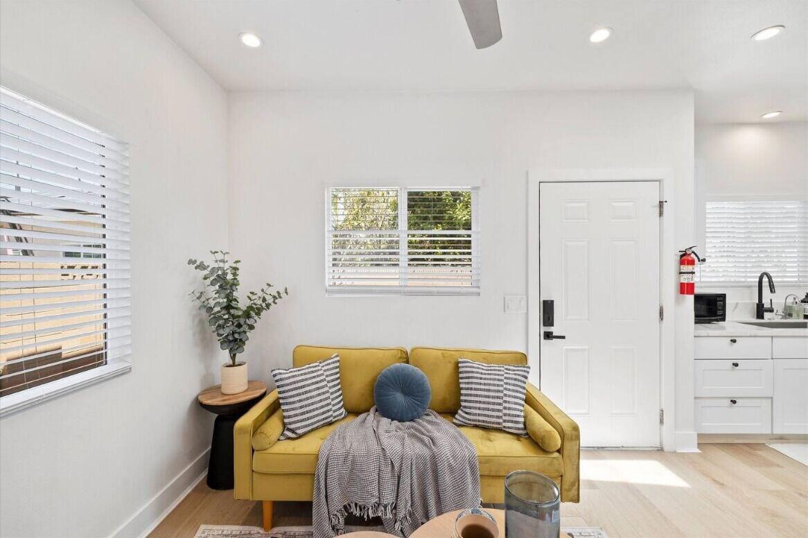 Comodidades del Alojamiento Cozy Prvate ADU close to Disney Beach EV