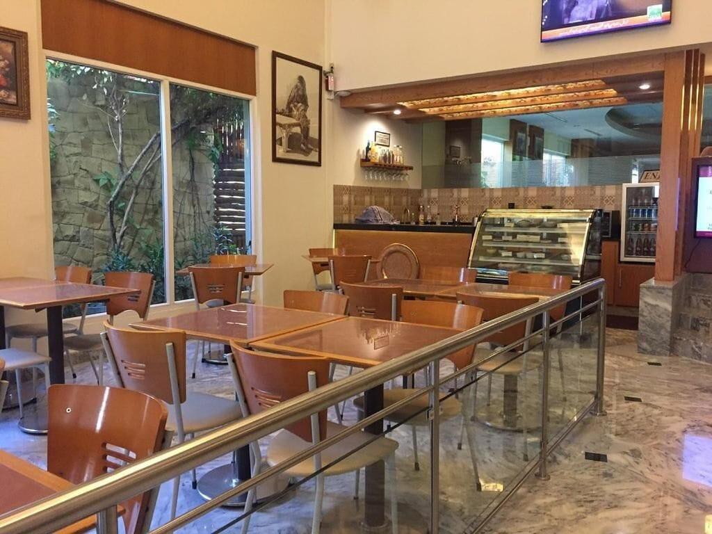 Restaurant Embassy Inn Hotel Karachi