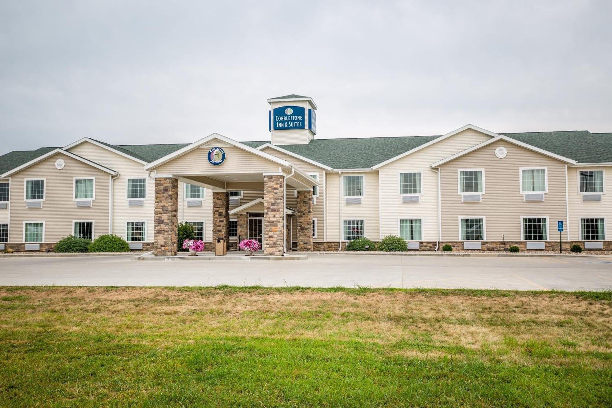 Vista Exterior Cobblestone Inn & Suites - Winterset, IA