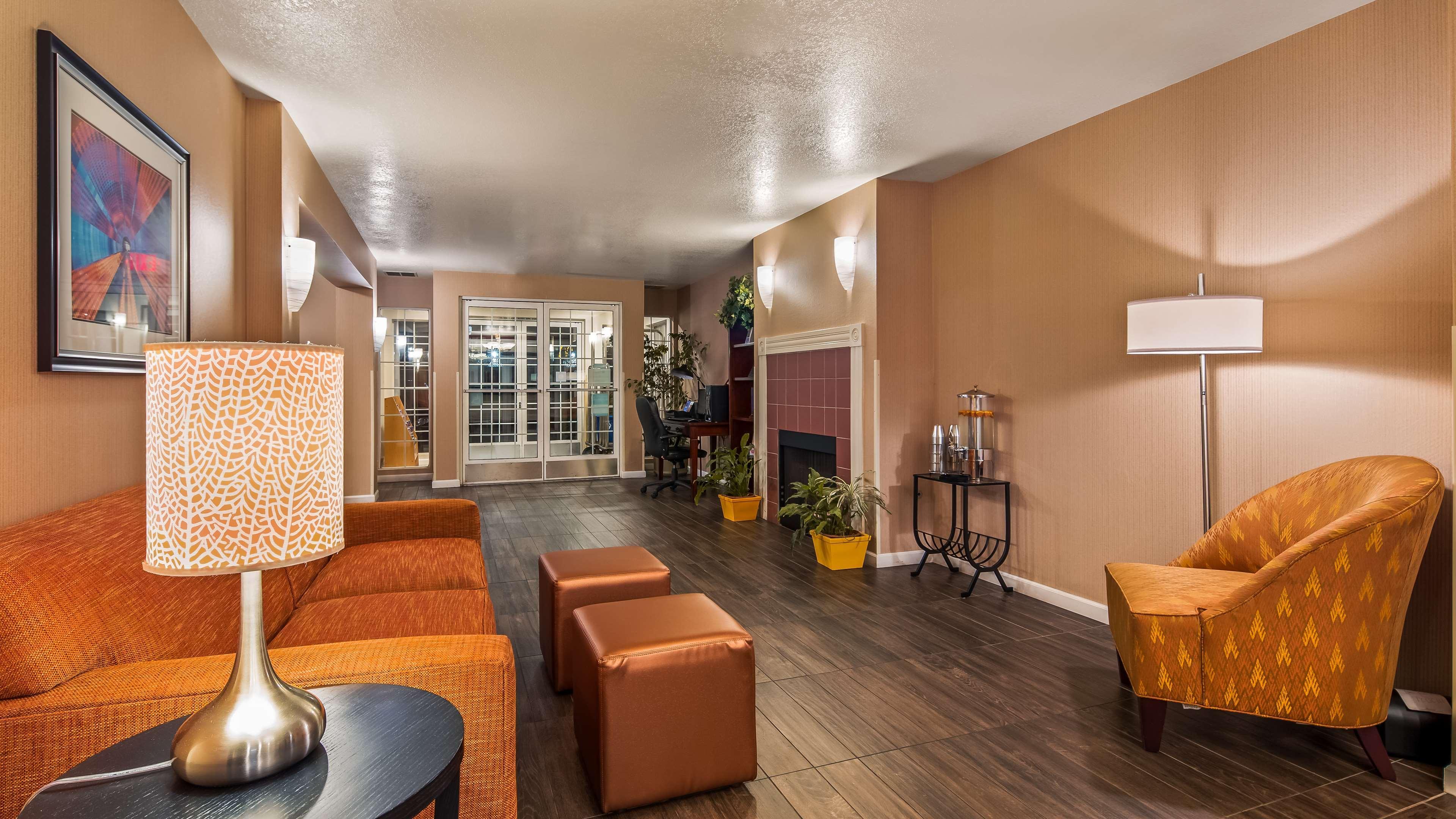 Vista Lobby Best Western Luxury Inn