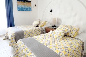 Alquiler Vacacional - Apartment (second floor) one block from the beach, CLUB SANTIAGO, Manzanillo