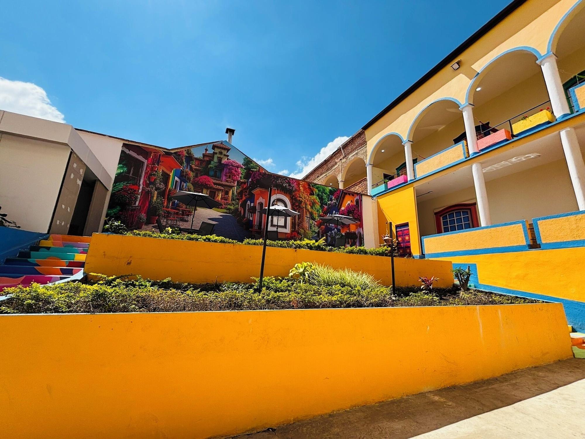 Comodidades del Alojamiento Hostal Capullo de seda