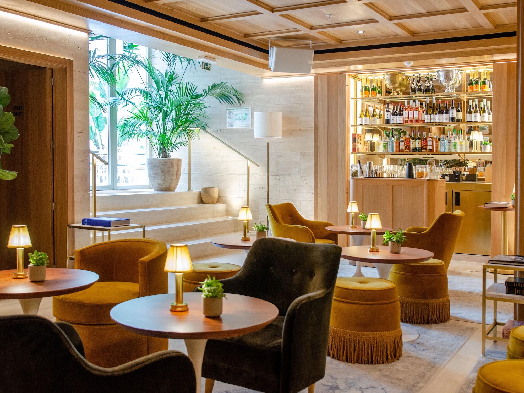Bar/Salón Browns Avenue Hotel