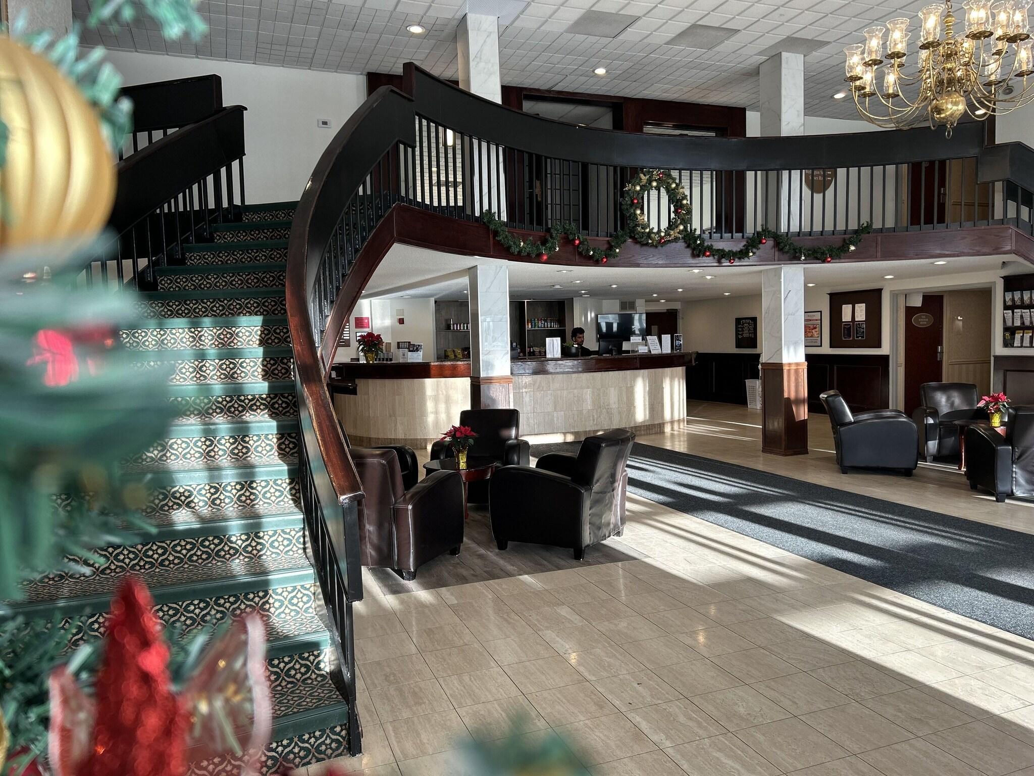 Vista Lobby Ramada by Wyndham London