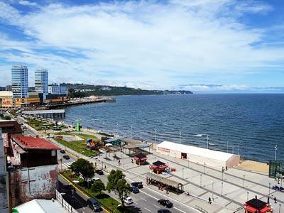 Vista da piscina Abba Presidente Suites Puerto Montt