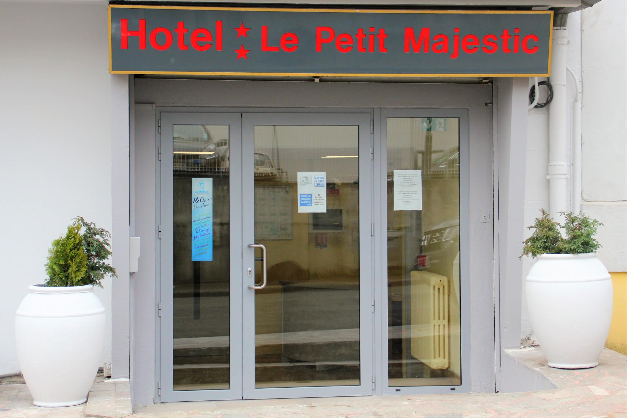 Vista Exterior Le Petit Majestic